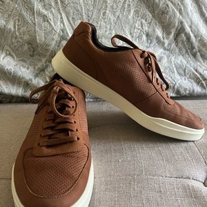 Men’s brown grande shoes. Super comfy. Worn once.
